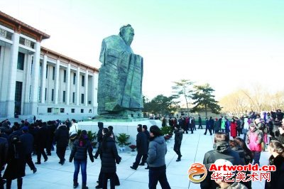 天安门广场树孔子像引发中国形象思想斗争