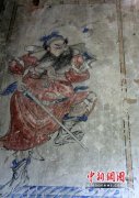 四川巴中百年老屋内藏49幅壁画实属罕见