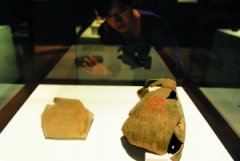 毛笔朱书早于商甲骨文文字史推前近800年