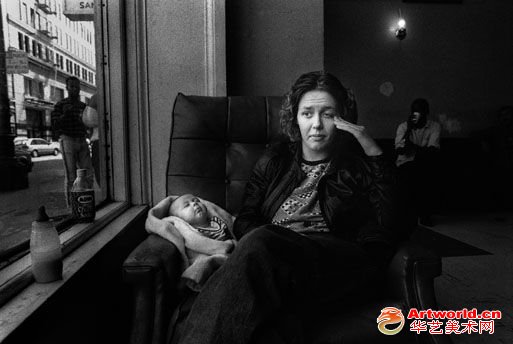 当代问题：二等奖 组照  Darcy Padilla，美国  Julie项目（一个关于吸毒母亲Julie的长期摄影项目），1993年——2010年01