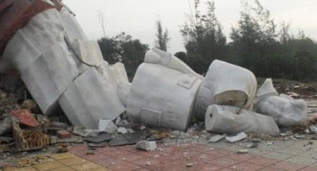毛泽东汉白玉伟像被海南一开发商推倒