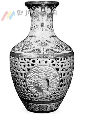 中国买家去年5.5亿元拍下乾隆瓷瓶 至今未付款