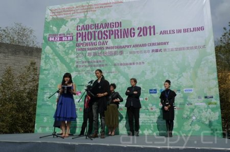 2011草场地：女摄影师陈哲获得大奖