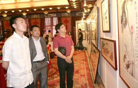 北京举办杨铭仪《爱痕湖》公益捐赠仪式