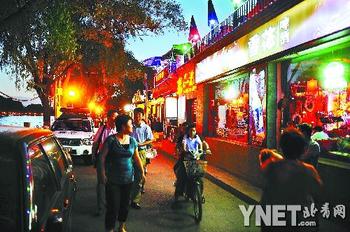 什刹海射灯太亮遭批将拆