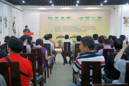 杭州岳王艺术城举行跨党派“诤友牵手书画义卖