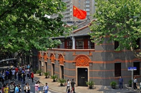中共一大会址参观场面火爆：今年已有27万人次