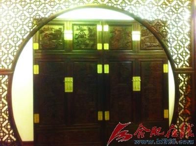 木中之皇铸就名贵顶箱柜 宝贝价值四百多万