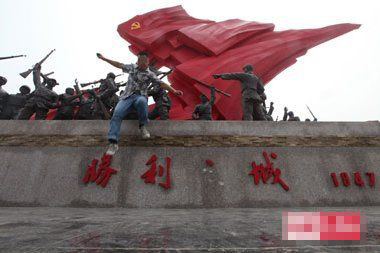 不要让我们的雕塑再受伤