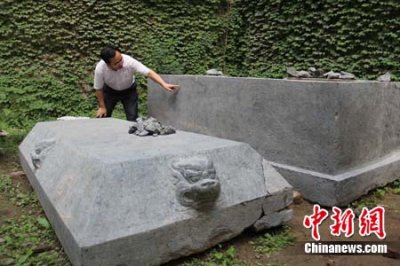 河北发现巨型唐代石棺 重达5吨葬一家3口