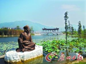 周敦颐塑像现身飞来湖