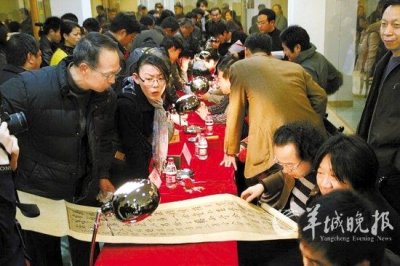 赝品已成收藏噩梦 鉴宝专家和仪器你相信哪个