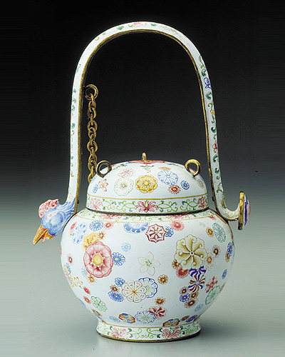 雍乾珐琅彩瓷器：绝版的宫廷艺术品