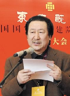中国国家画院院长杨晓阳在庆典大会上致辞