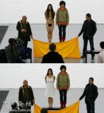 海容天天赤身坐铁笼 艺术还是色情？