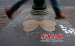情人节临近甜爱路涂鸦激增 市民呼吁宽容对待