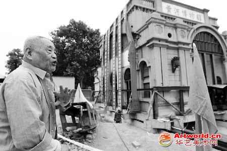 80多岁的杨先生与博物馆有着深厚的感情，天天来看博物馆平移