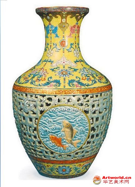 至今未付款的5.5亿元的乾隆粉彩镂空转心瓶 高40厘米 约制作于1740年
