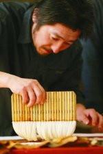 揭秘化腐朽为神奇的装裱技艺