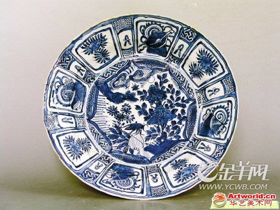 笔者所藏万历年景德镇外销的八角莲盘，差不多33厘米。