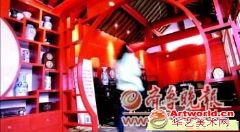 封建官僚家庭的摆设体现了尊重传统、崇尚礼仪的生活面貌。 本报记者 赵金阳 摄