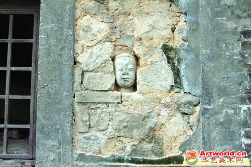 石窟寺佛首置于墙中