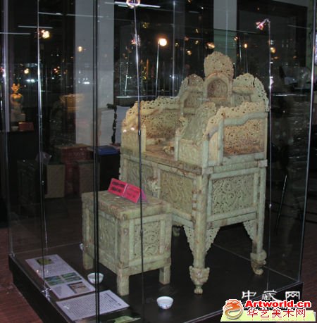在中藏会馆展出的“国宝玉凳”